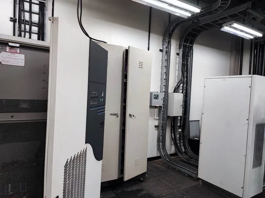 Instalación UPS APC MGE instalaciones petroleras