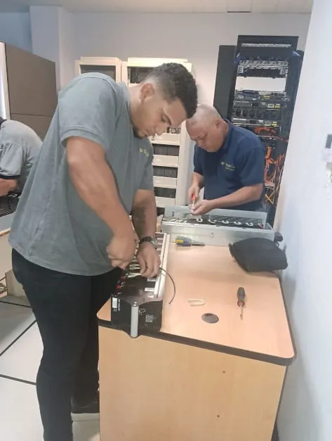 Mantenimiento equipos UPS sector energético