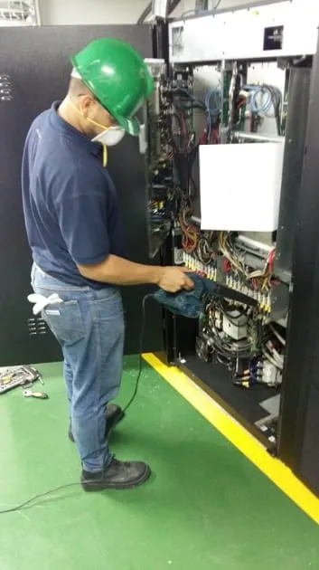 Instalación UPS Eaton planta petrolera