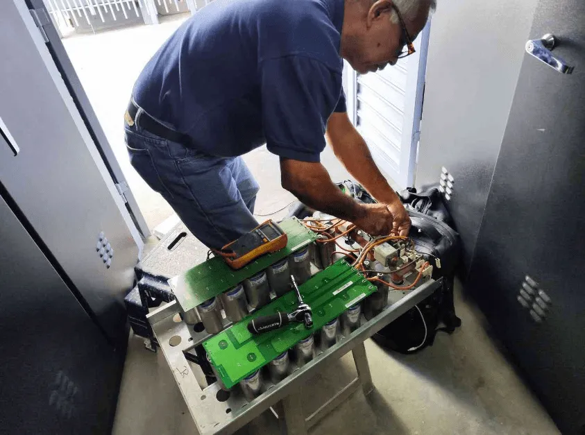 Mantenimiento baterías UPS sector salud